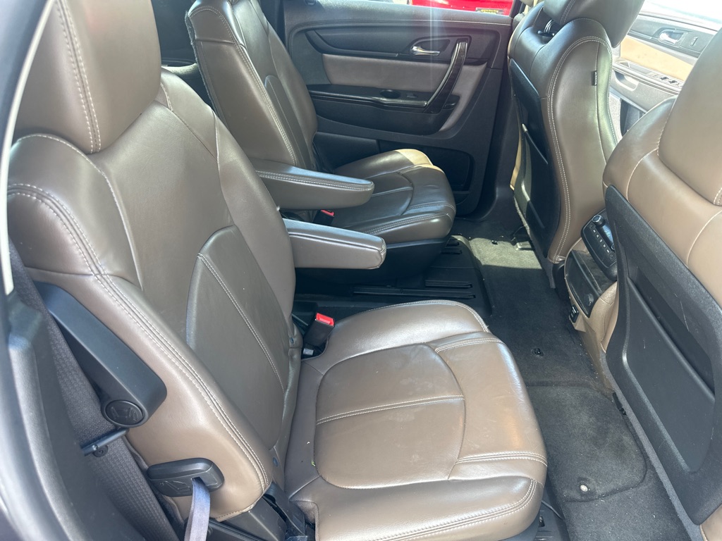 Photo 37 of this GMC ACADIA SLT 2