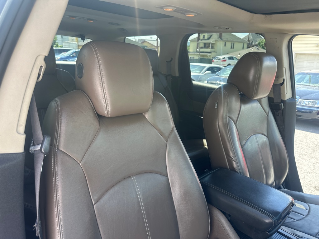 Photo 33 of this GMC ACADIA SLT 2