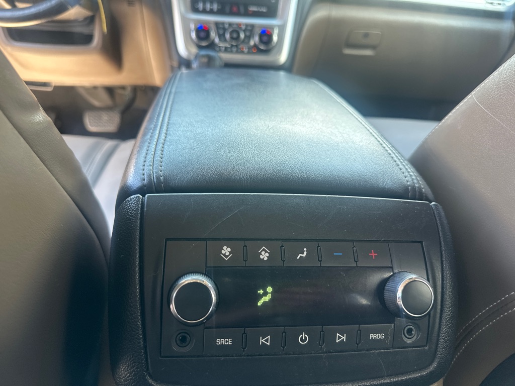Photo 19 of this GMC ACADIA SLT 2