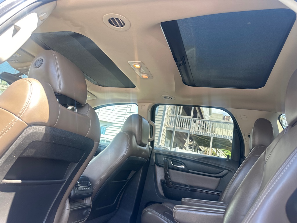 Photo 15 of this GMC ACADIA SLT 2