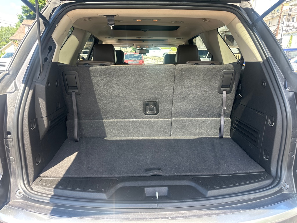 Photo 26 of this GMC ACADIA SLT 2