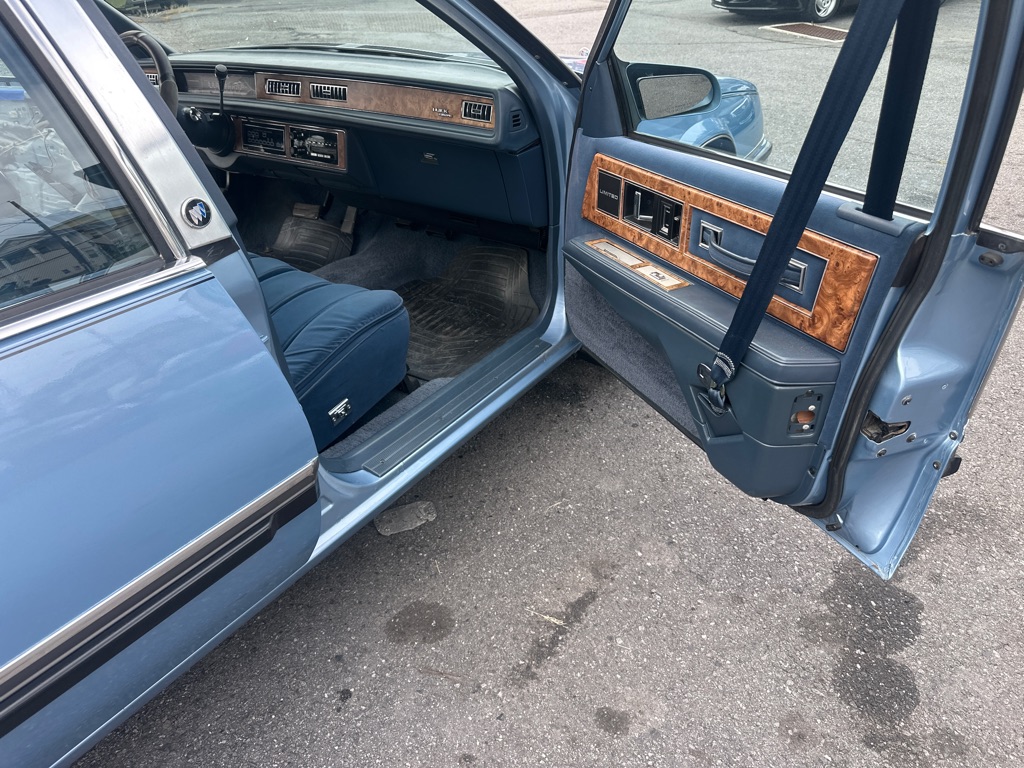 Photo 18 of this BUICK LESABRE