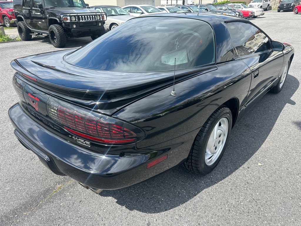 Photo 8 of this PONTIAC TRANS AM