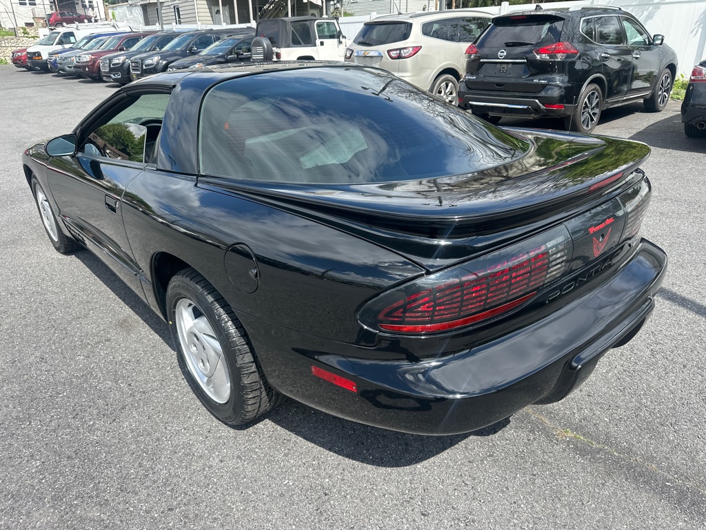 Photo 6 of this PONTIAC TRANS AM