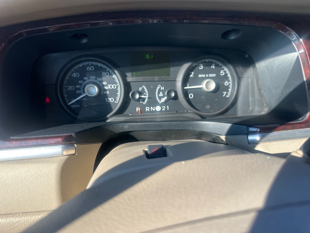 Photo 59 of this LINCOLN TOWN CAR