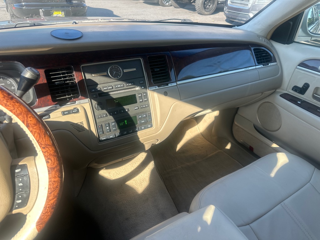 Photo 57 of this LINCOLN TOWN CAR