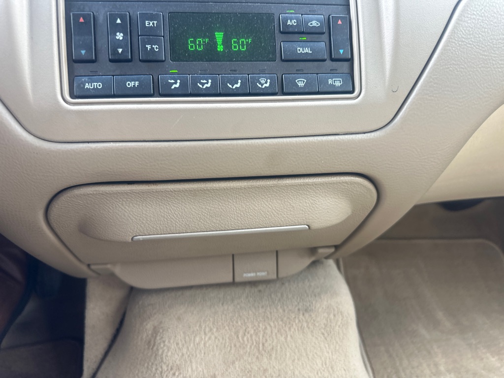 Photo 55 of this LINCOLN TOWN CAR