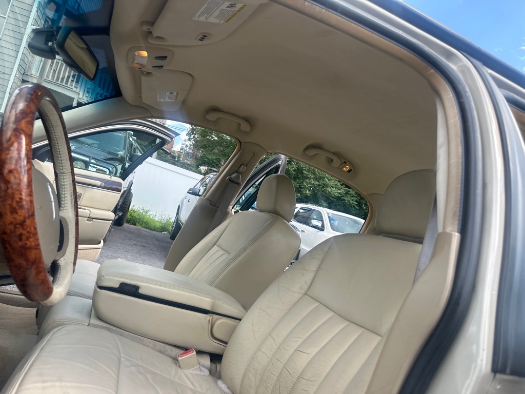Photo 27 of this LINCOLN TOWN CAR