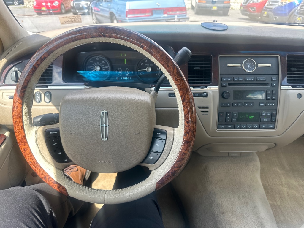 Photo 50 of this LINCOLN TOWN CAR