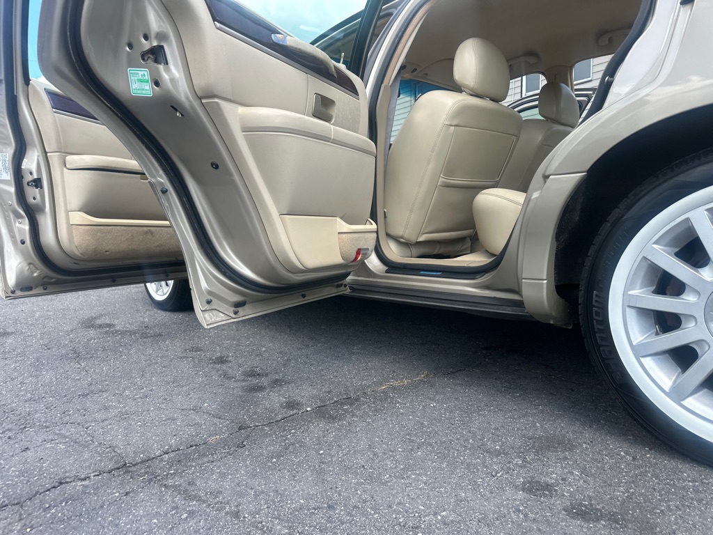 Photo 23 of this LINCOLN TOWN CAR