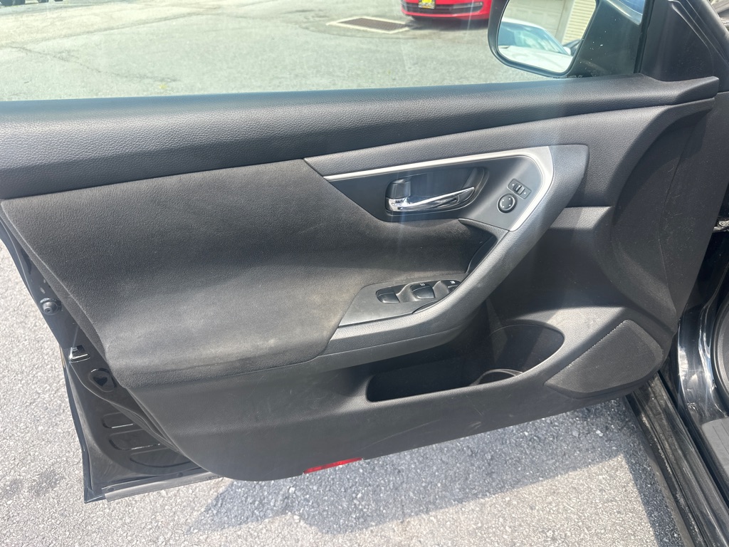 Photo 17 of this NISSAN ALTIMA