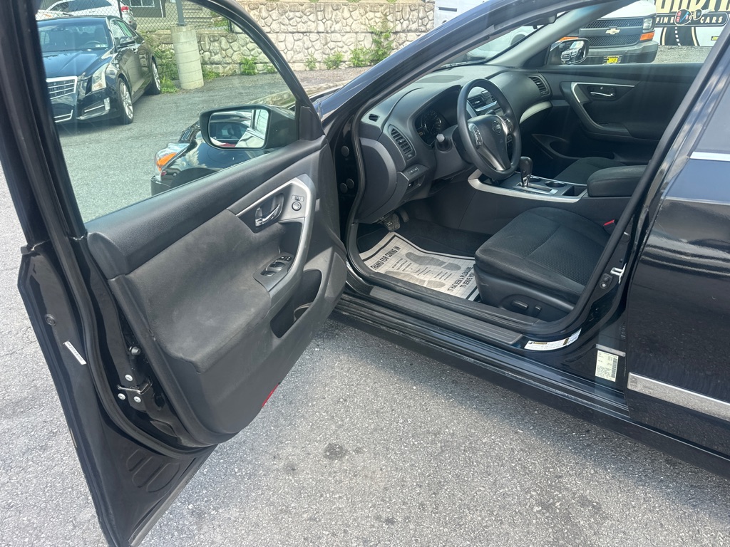 Photo 13 of this NISSAN ALTIMA