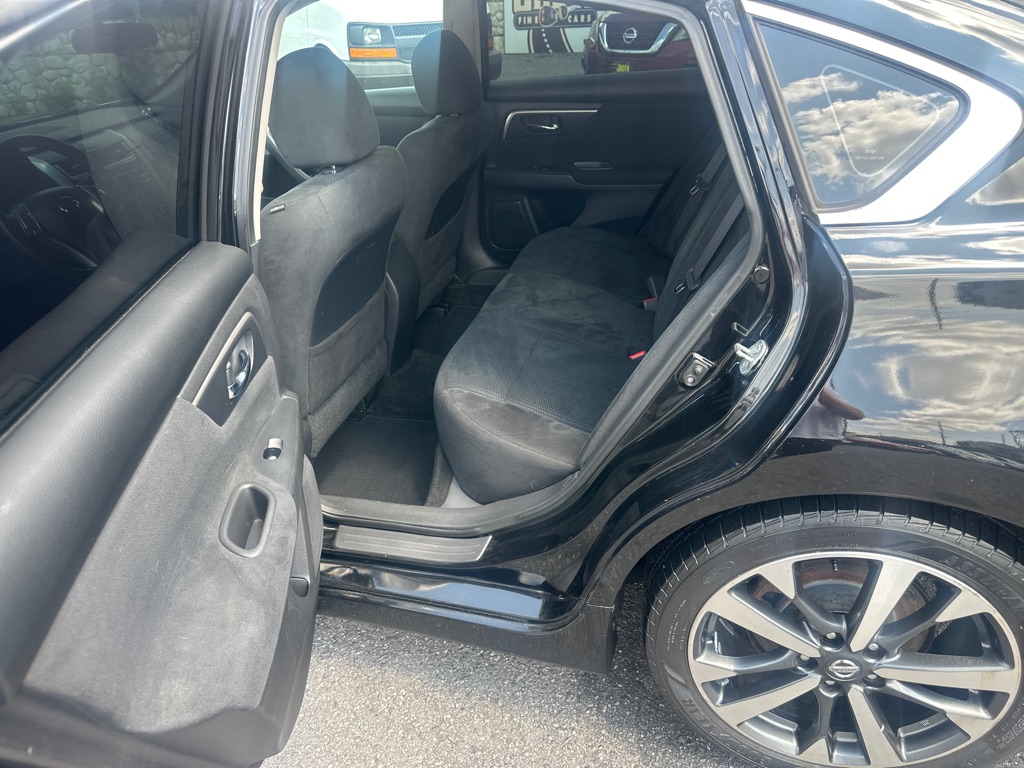 Photo 14 of this NISSAN ALTIMA