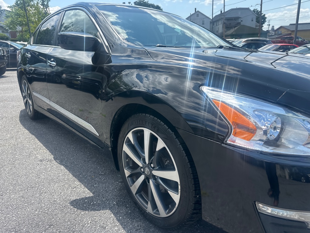 Photo 10 of this NISSAN ALTIMA