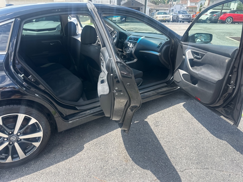Photo 19 of this NISSAN ALTIMA