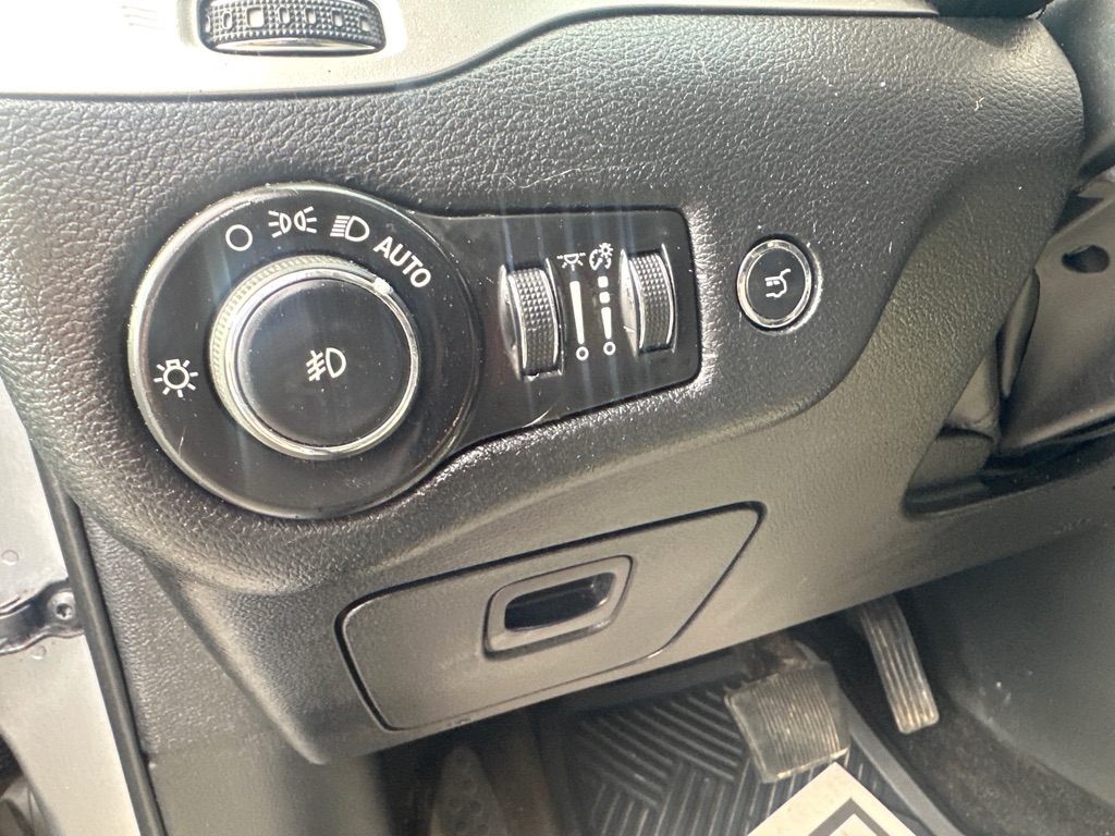 Photo 23 of this JEEP CHEROKEE