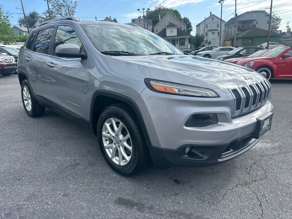 Photo 8 of this JEEP CHEROKEE