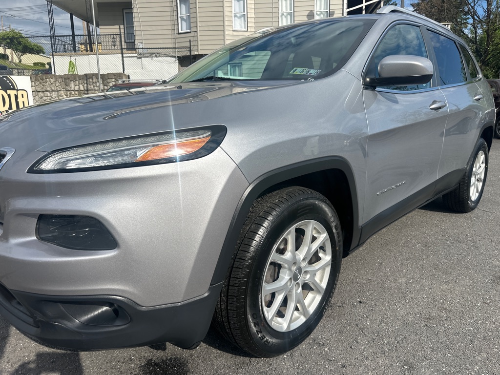 Photo 46 of this JEEP CHEROKEE
