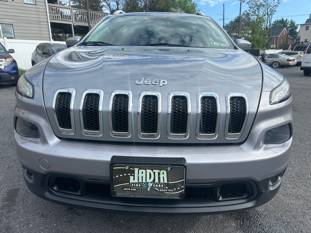 Photo 9 of this JEEP CHEROKEE