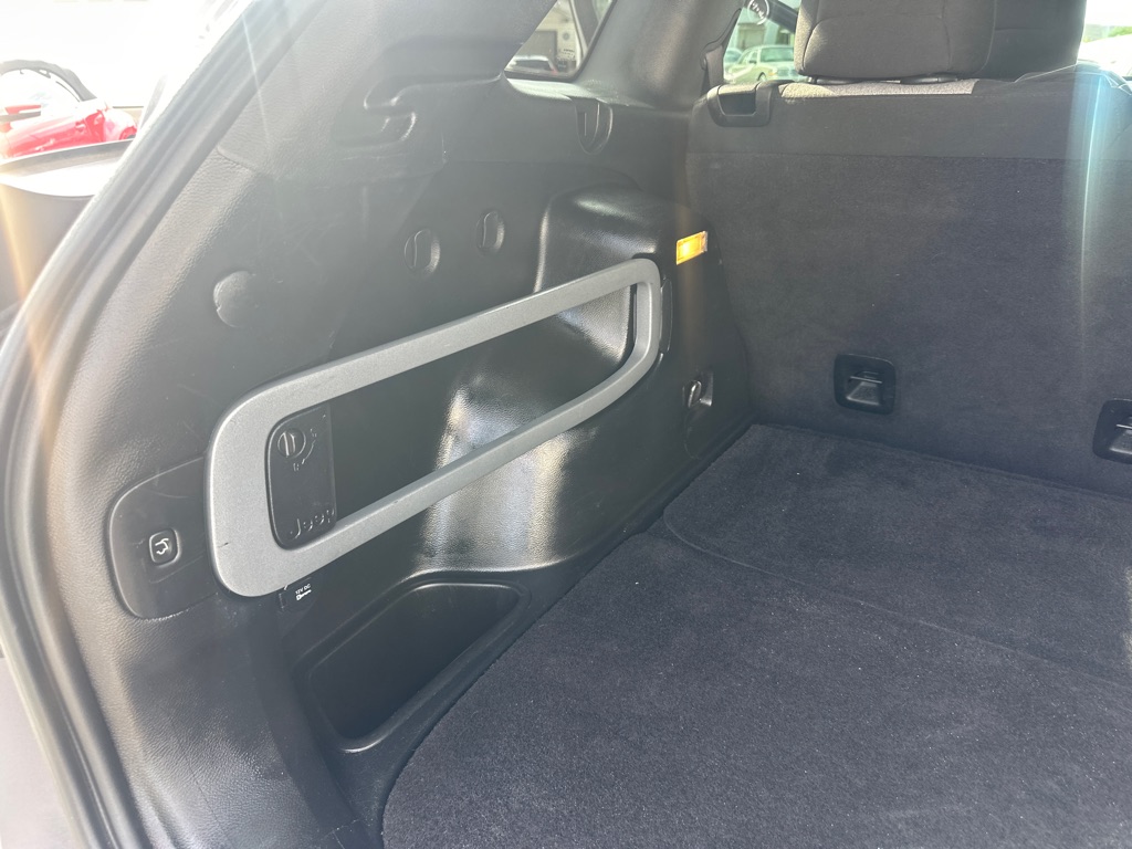 Photo 26 of this JEEP CHEROKEE