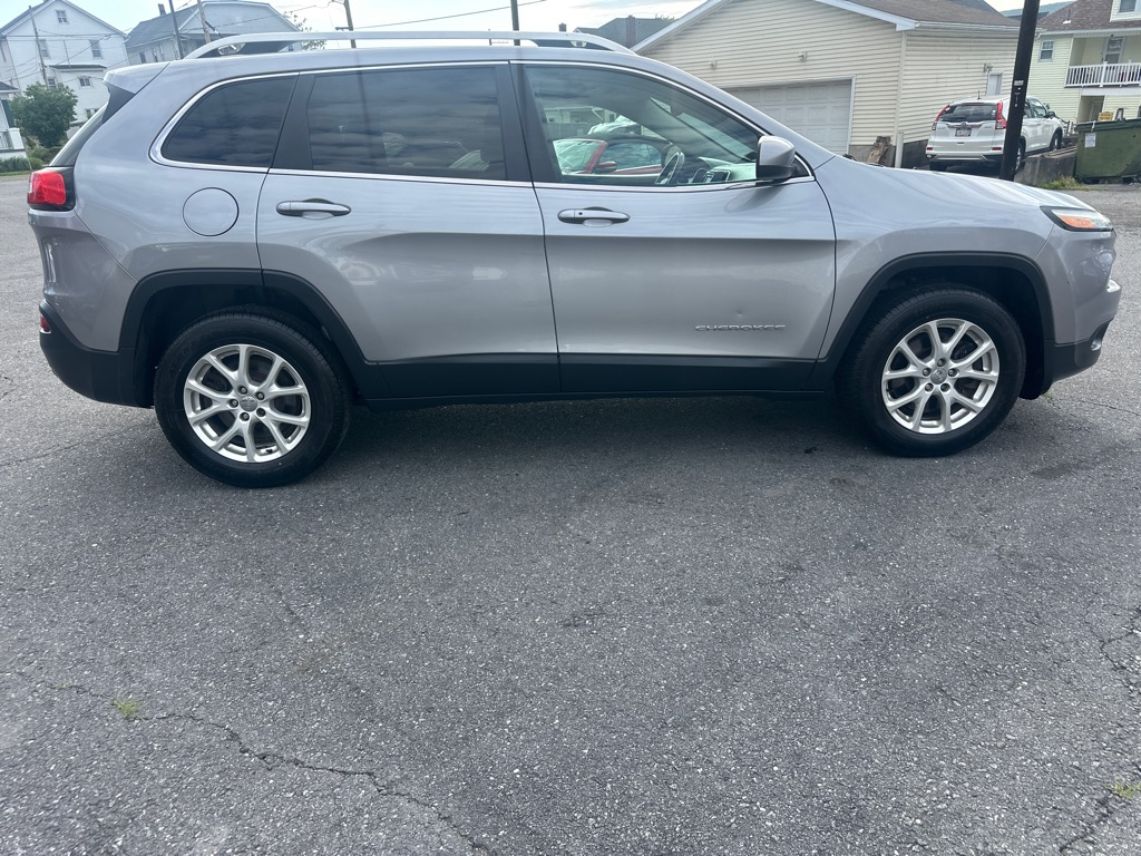 Photo 7 of this JEEP CHEROKEE