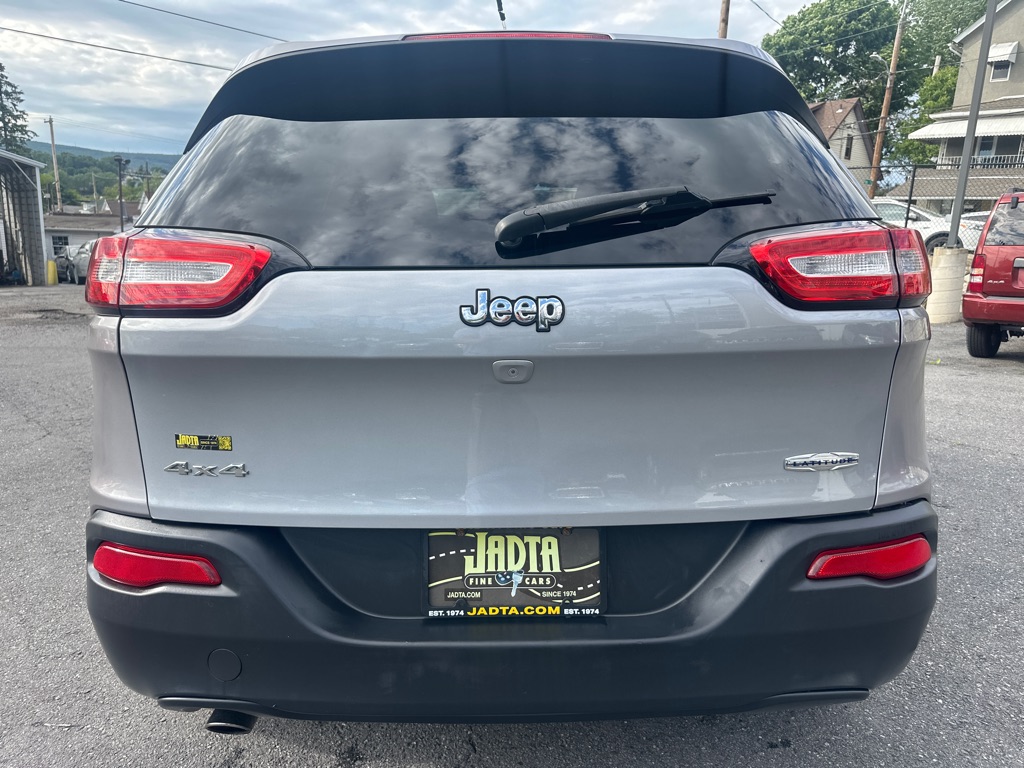 Photo 5 of this JEEP CHEROKEE