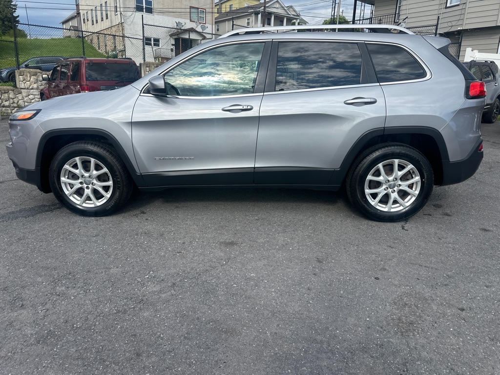 Photo 47 of this JEEP CHEROKEE