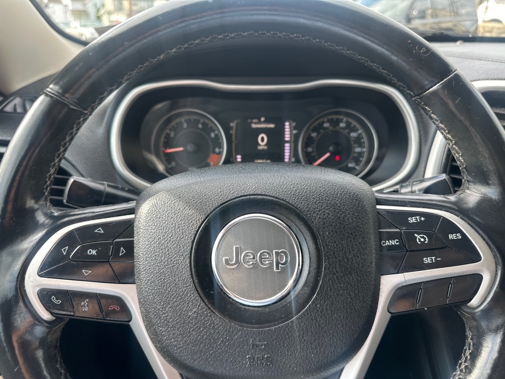 Photo 51 of this JEEP CHEROKEE