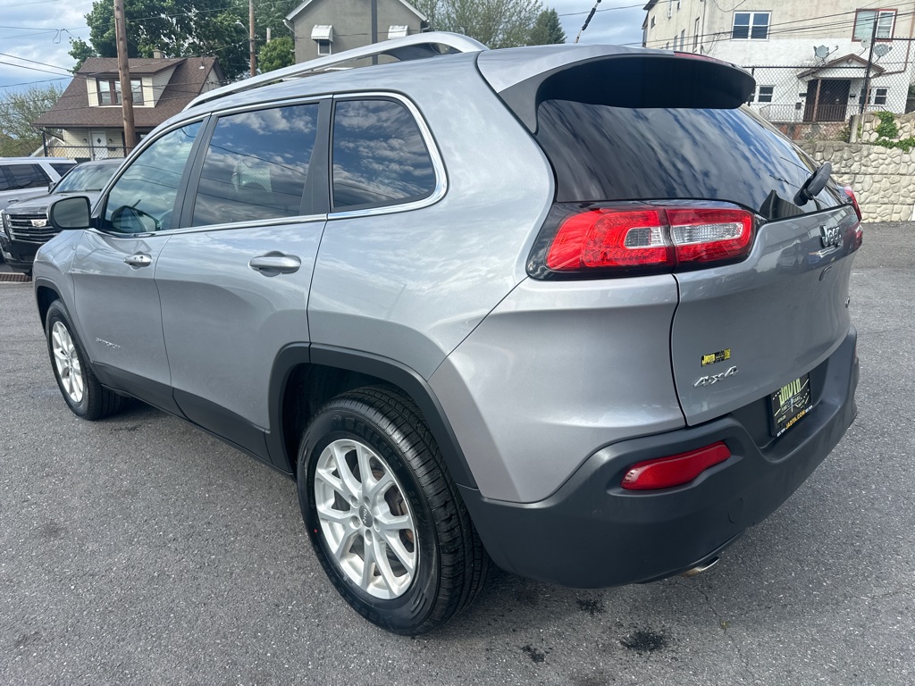 Photo 4 of this JEEP CHEROKEE