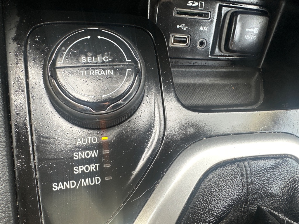 Photo 55 of this JEEP CHEROKEE