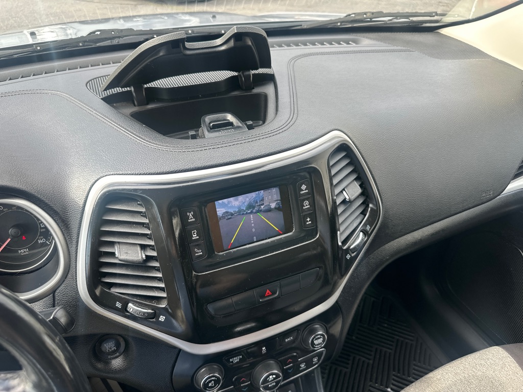 Photo 54 of this JEEP CHEROKEE
