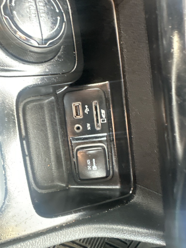 Photo 57 of this JEEP CHEROKEE