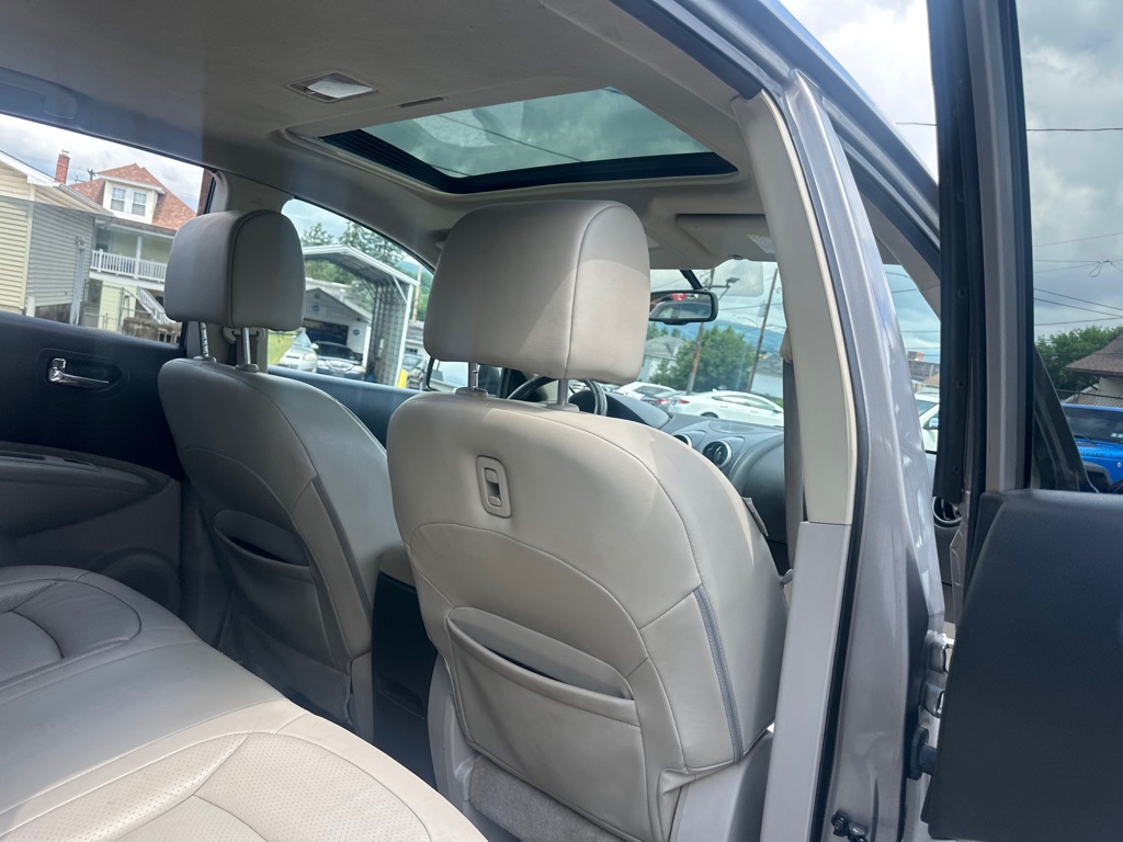 Photo 25 of this NISSAN ROGUE SL