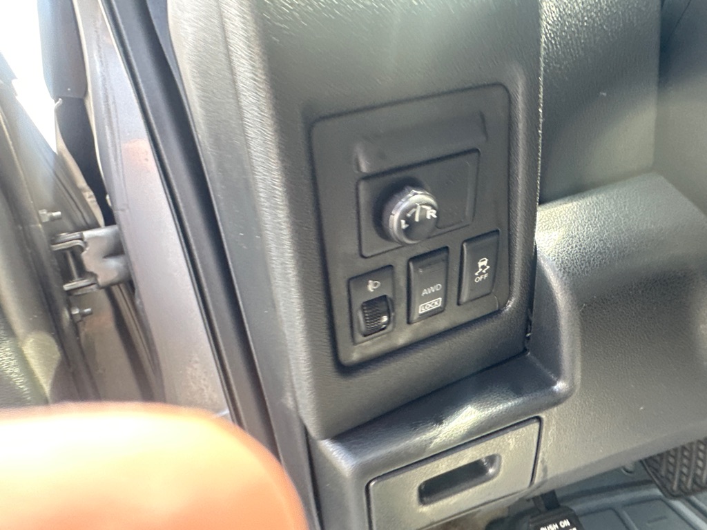 Photo 19 of this NISSAN ROGUE SL