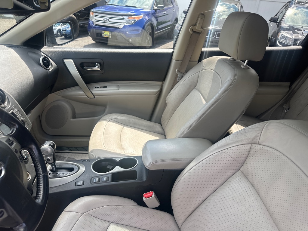 Photo 18 of this NISSAN ROGUE SL