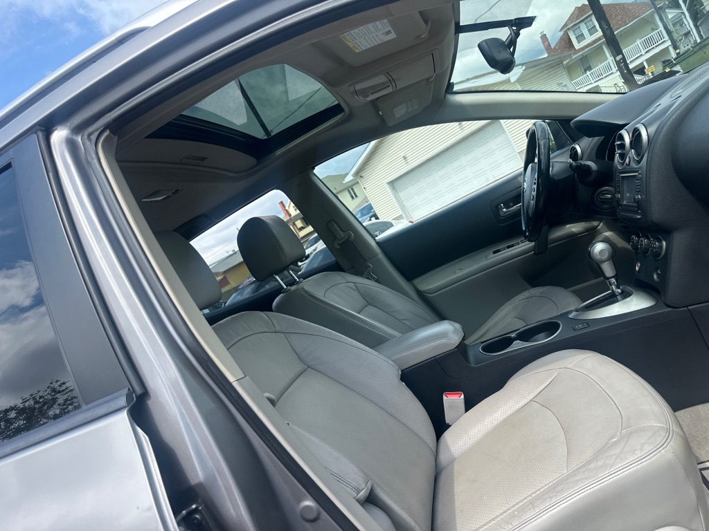 Photo 22 of this NISSAN ROGUE SL