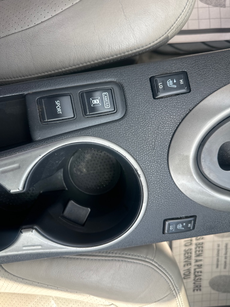 Photo 17 of this NISSAN ROGUE SL