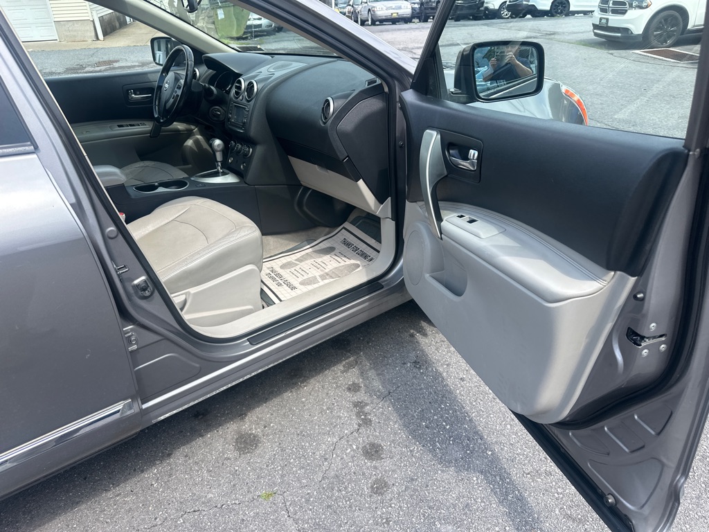 Photo 21 of this NISSAN ROGUE SL