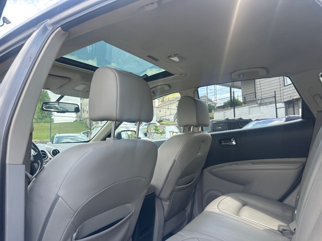 Photo 16 of this NISSAN ROGUE SL