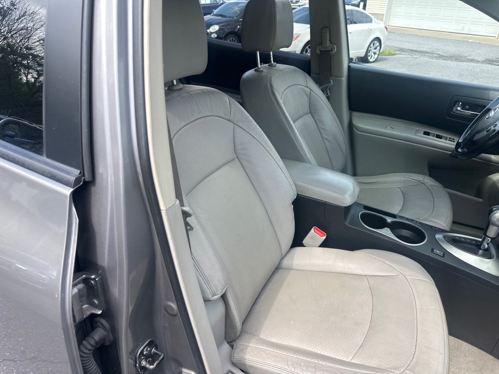 Photo 23 of this NISSAN ROGUE SL