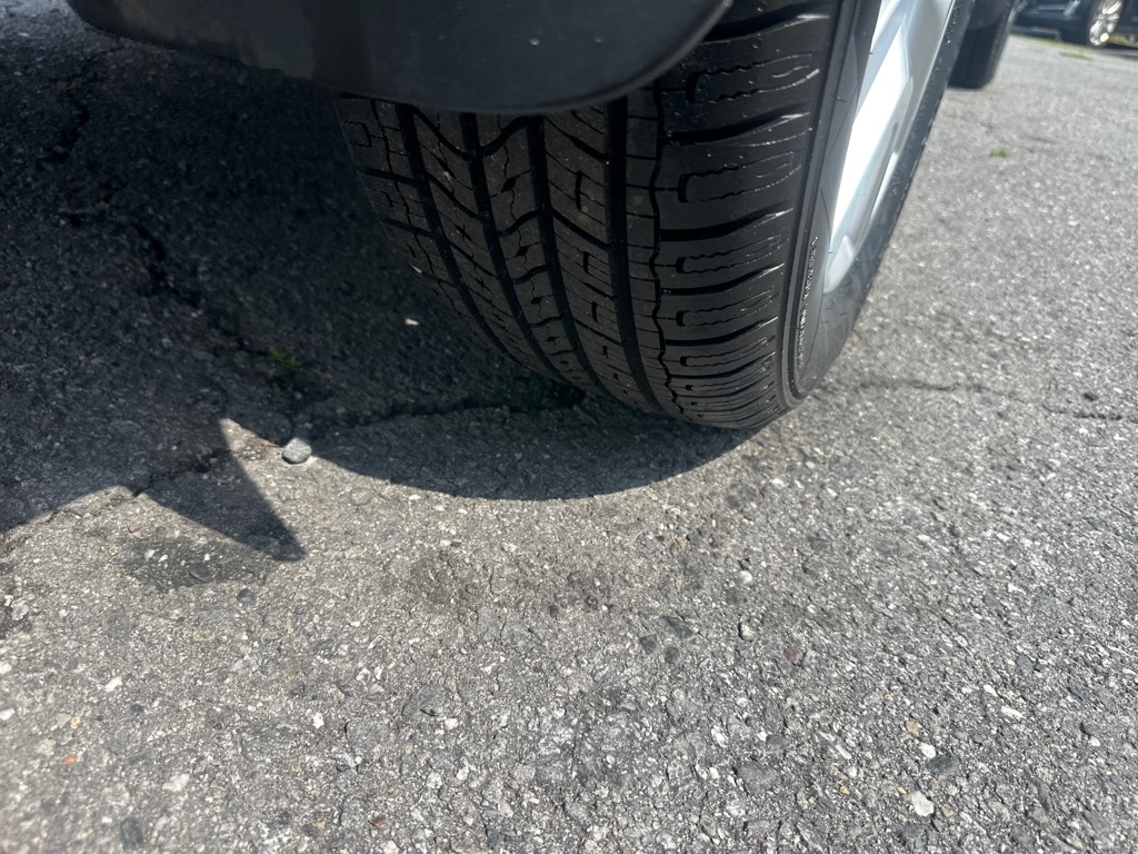 Photo 10 of this NISSAN ROGUE SL