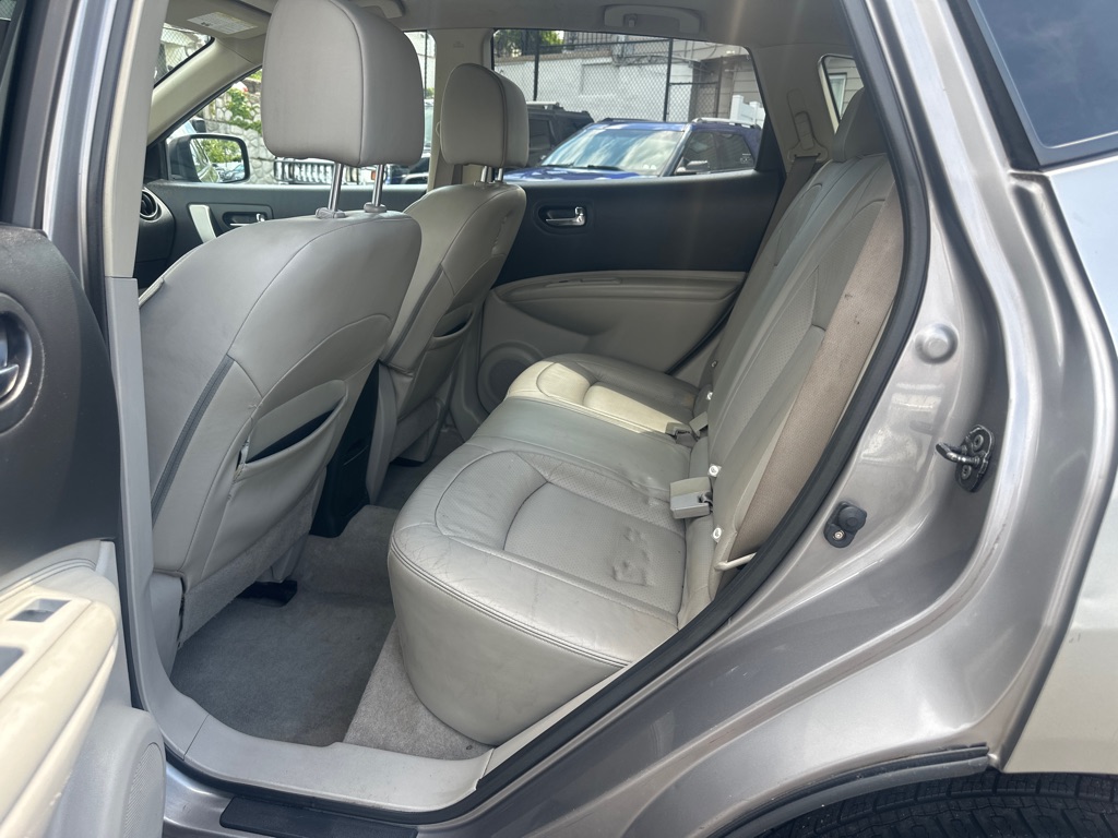 Photo 15 of this NISSAN ROGUE SL