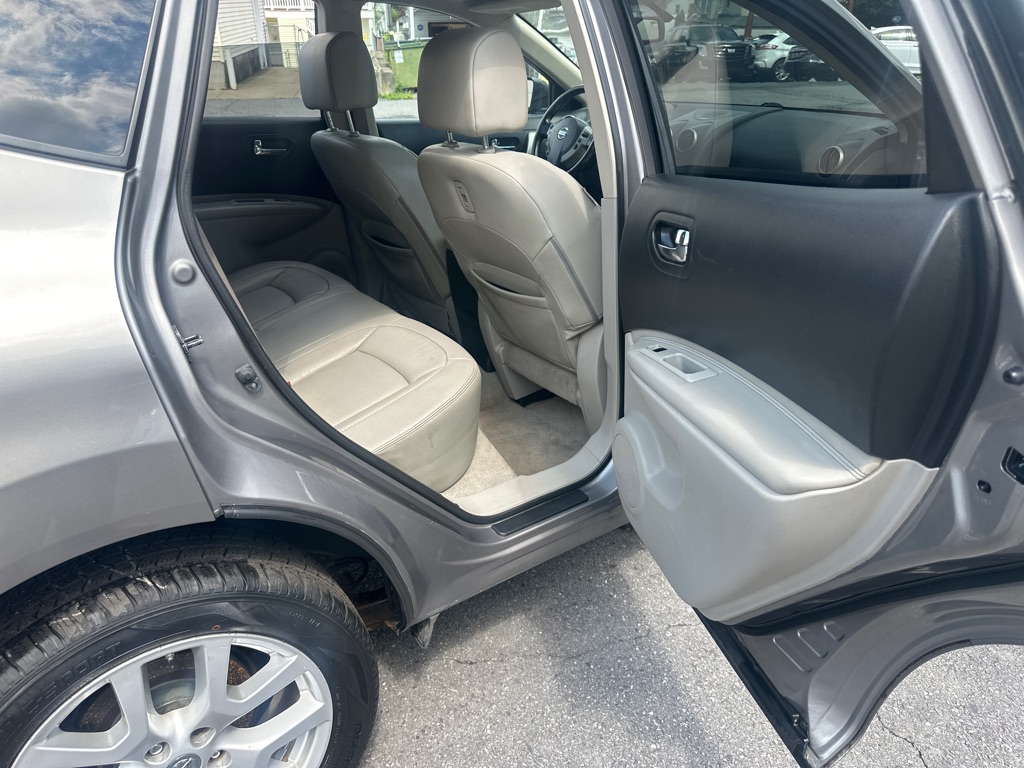 Photo 24 of this NISSAN ROGUE SL
