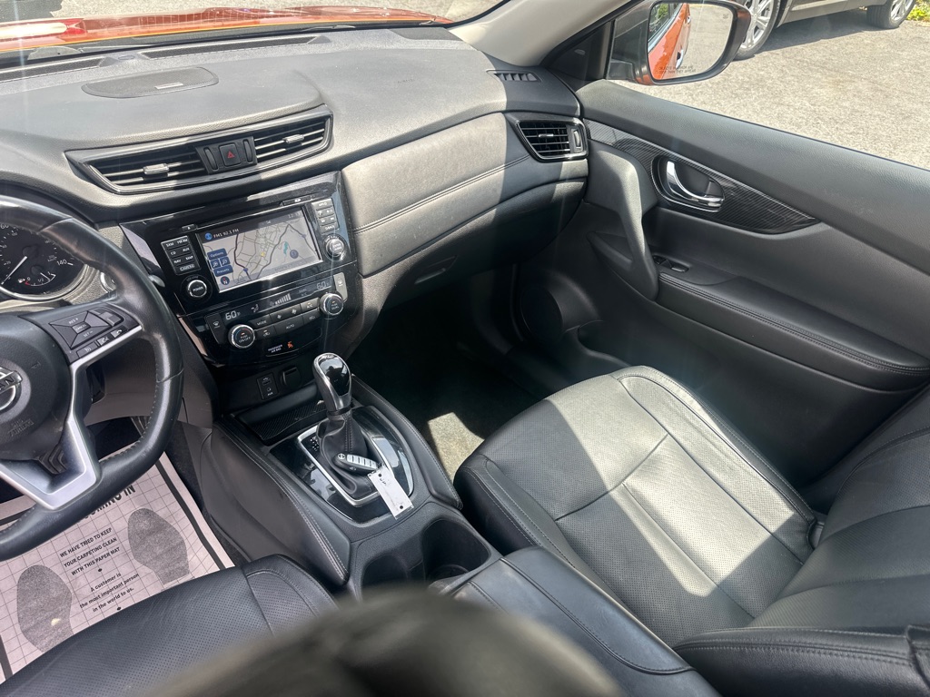 Photo 17 of this NISSAN ROGUE SL
