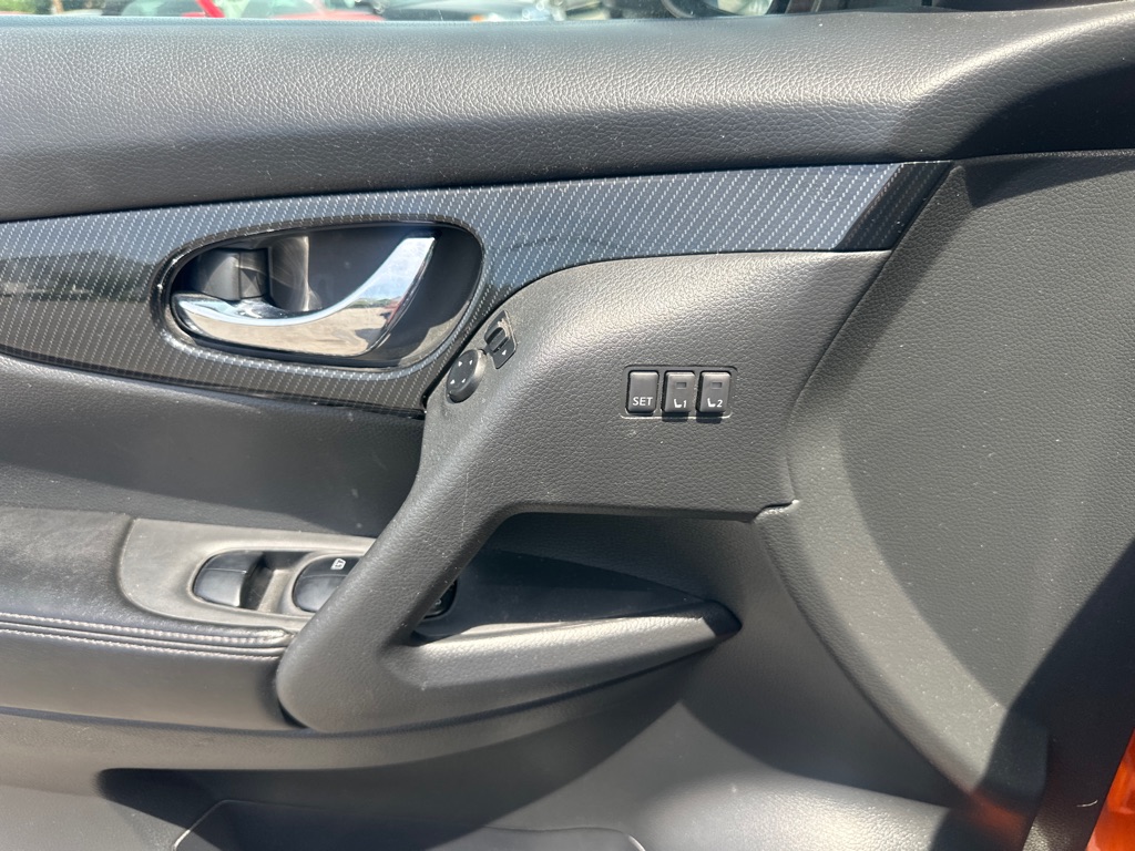 Photo 34 of this NISSAN ROGUE SL