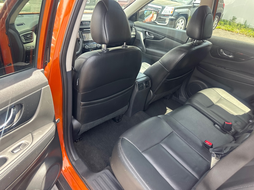 Photo 18 of this NISSAN ROGUE SL