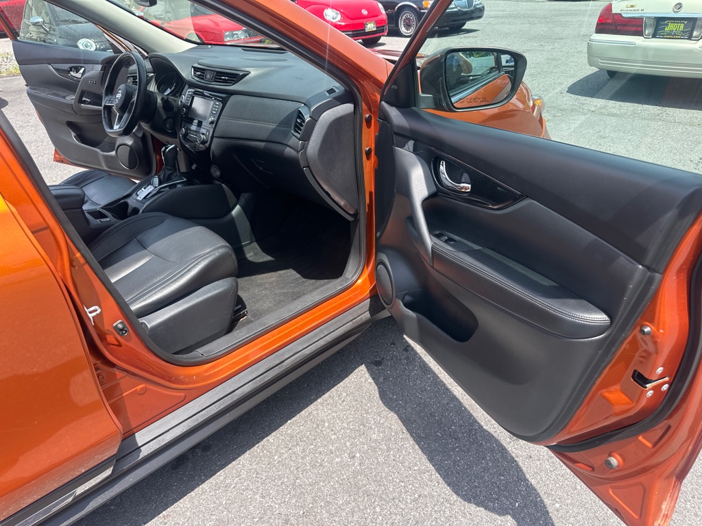 Photo 25 of this NISSAN ROGUE SL