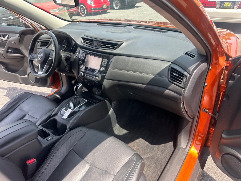 Photo 28 of this NISSAN ROGUE SL
