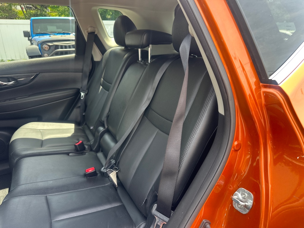 Photo 15 of this NISSAN ROGUE SL