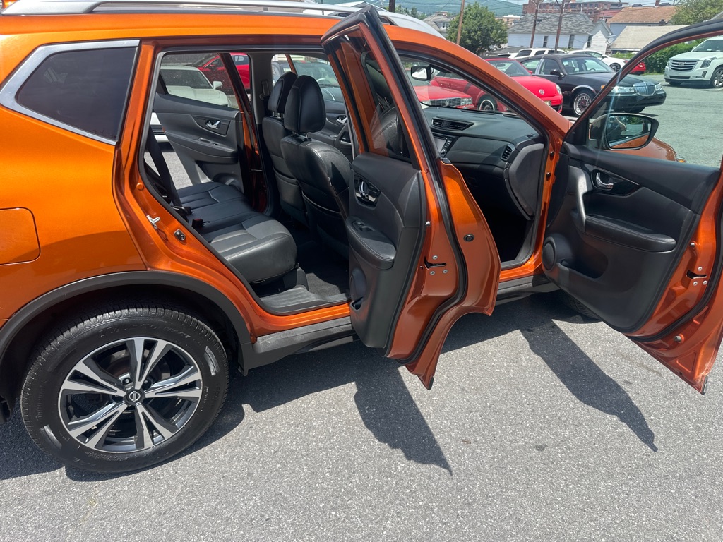 Photo 21 of this NISSAN ROGUE SL